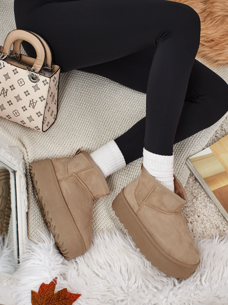 Короткие женские ботинки a'la снегоходы Vessia