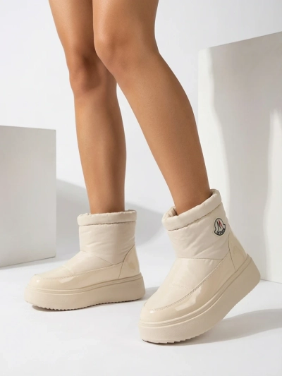 Royalfashion Women's slip-on snow boots in cream color Ademra