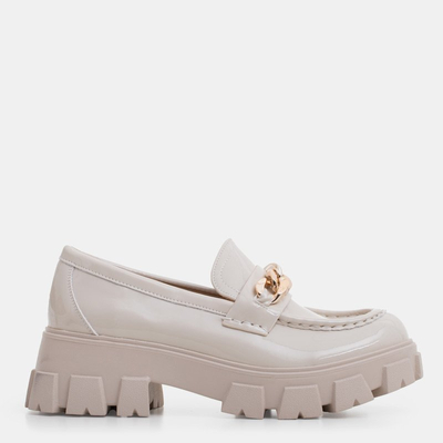 Light beige women's lacquered half shoes with chain Ginevra - Footwear