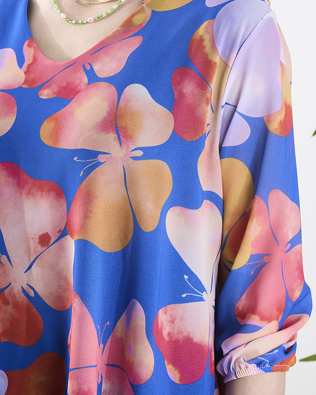 Royalfashion Tumši zila sieviešu kleita ar apdruku un volāniem