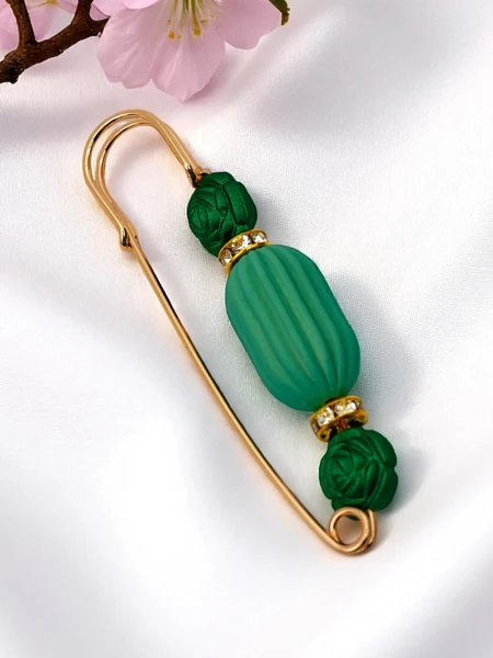 Dekoratīva sieviešu broša ar rozēm Rose Charm