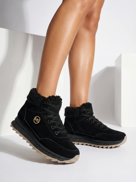 Royalfashion Sieviešu siltinātie sporta apavi melnā krāsā Cerrto