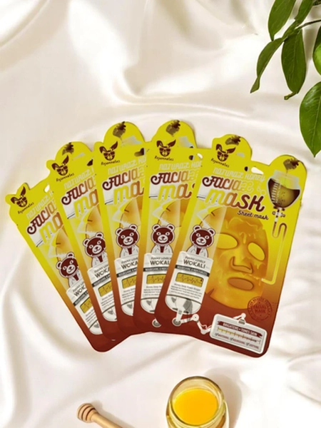 Face mask with activated charcoal, deeply cleansing, firming and pore-reducing