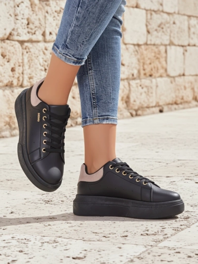 Sneakers da donna Callista Royalfashion nere con plateau in ecopelle