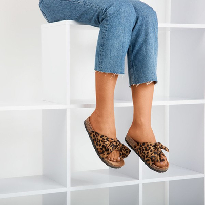 Brown women's flip-flops with a leopard bow Sunshine - Footwear 1