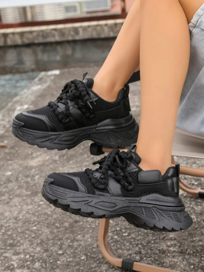 Royalfashion Women's sporty sneakers on a thicker sole Loness