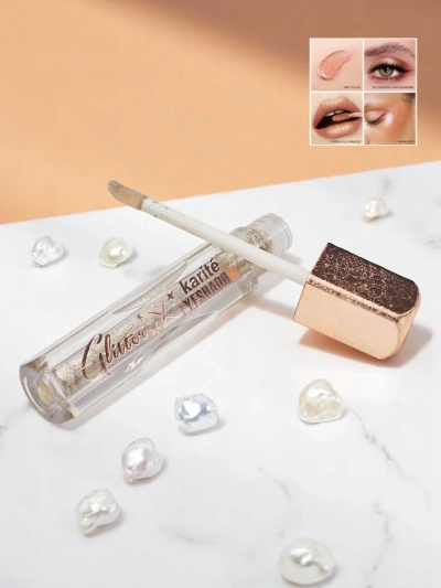 Shiny liquid eyeshadow in the color Polar