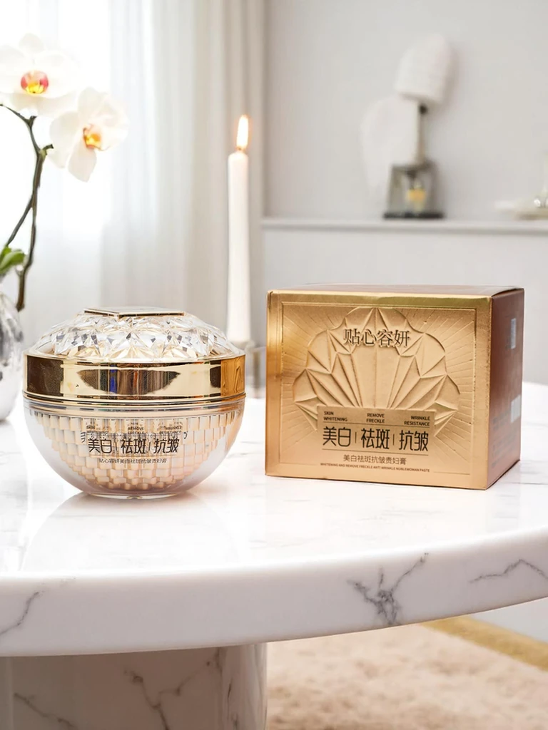 Pretnovecošanās un izgaismojošs sejas krēms