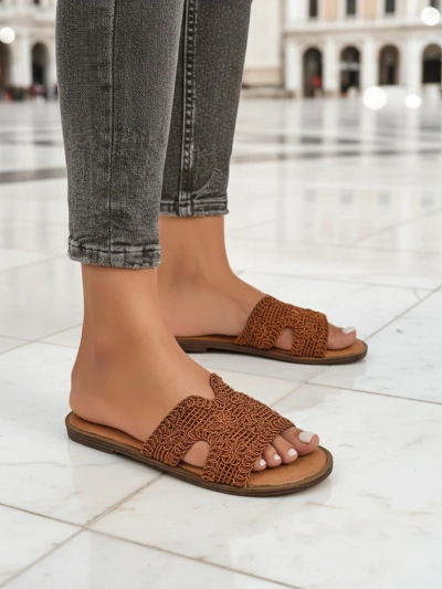 Rpyalfashion Женские шлепанцы с декоративным ремешком Braida