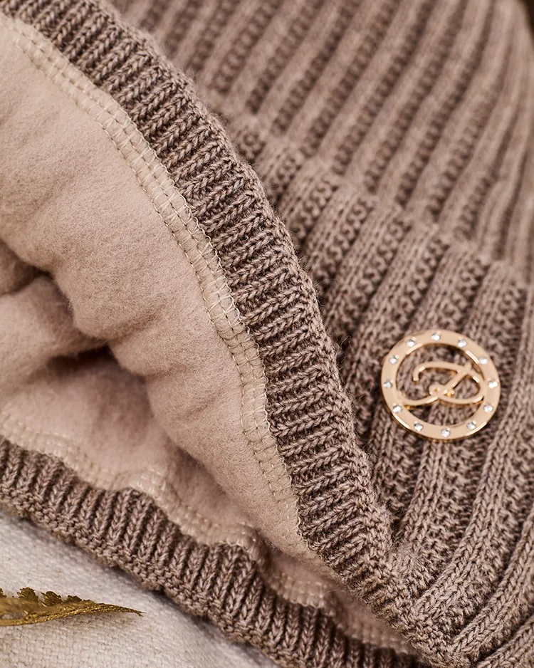 Royalfashion Women's padded hat with a pompom