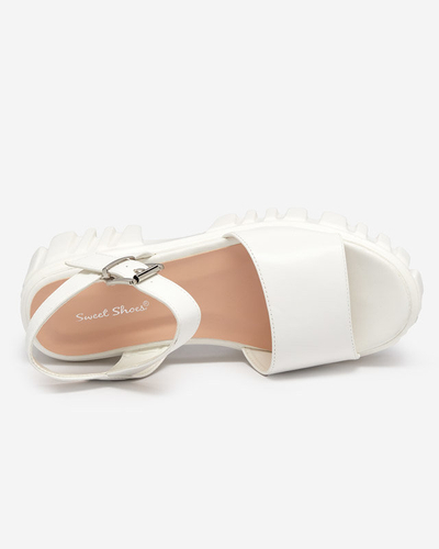 OUTLET Women's white sandals on a thicker sole Nerile - Footwear