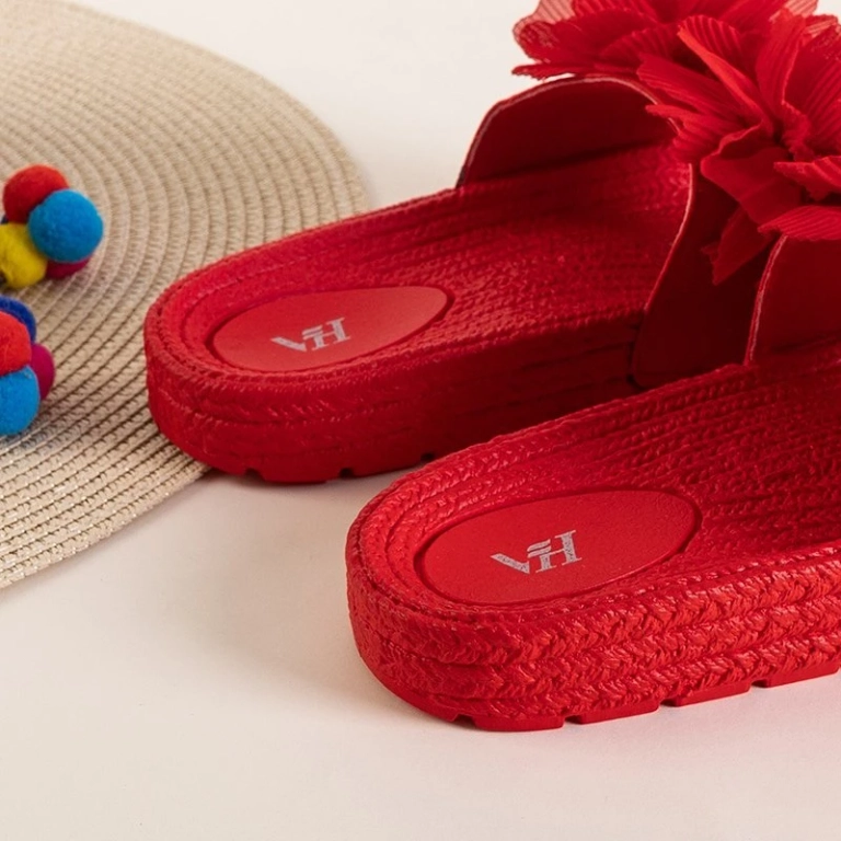 OUTLET Red women's slippers with flowers Pamelina - Footwear
