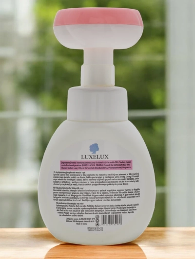 Luxelux Antibakteriāla roku mazgāšana ar zemeņu aromātu 300 ml