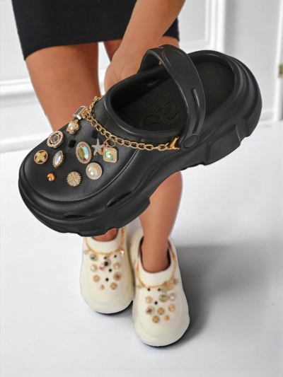 Aurelia Nero – stylish slides with embellishments and a chain, durable
