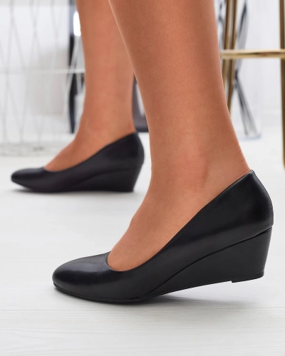 Classic women's eco-leather pumps in black color Jiwita - Footwear