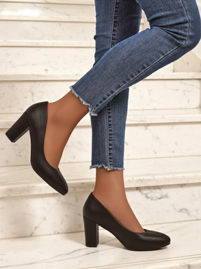 Royal Fashion Women's Sofia Lux eco-leather pumps