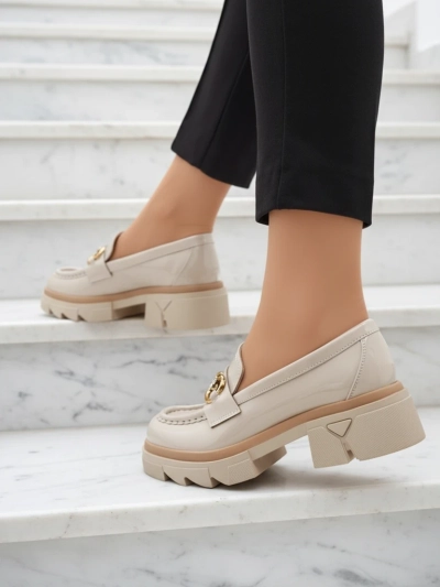 Lacquered beige women's moccasins with crystals Inriw - Footwear