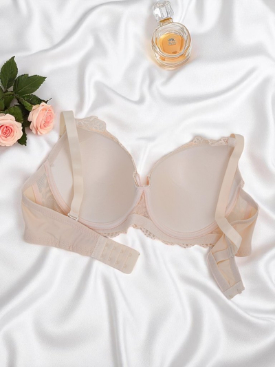 Royalfashion Sieviešu polsterēta krūšturis ar mežģīnēm Delicate Grace