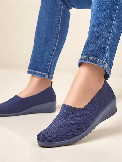 Royalfashion Sieviešu kurpes uz zema papēža Epoles