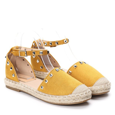 Żółte, odkryte espadryle z ćwiekami- Obuwie
