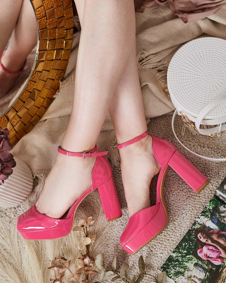 Royalfashion Sieviešu sandales Lefeyoa ar lakotu pēcpusi