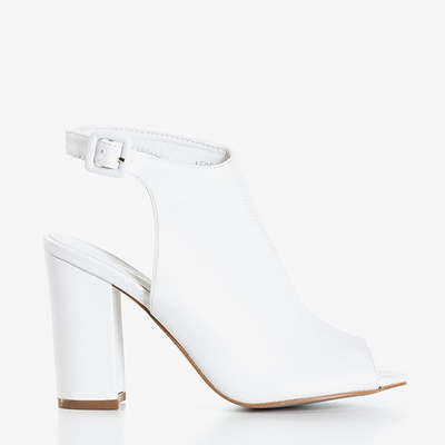White sandals on the post with a Jeuni upper - Footwear 1