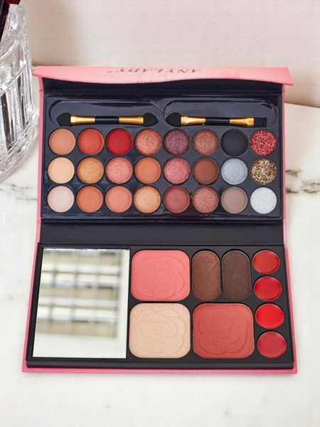 ANYLADY Kompakta grima palete – acu ēnas, konturēšana, lūpas 33 toņi