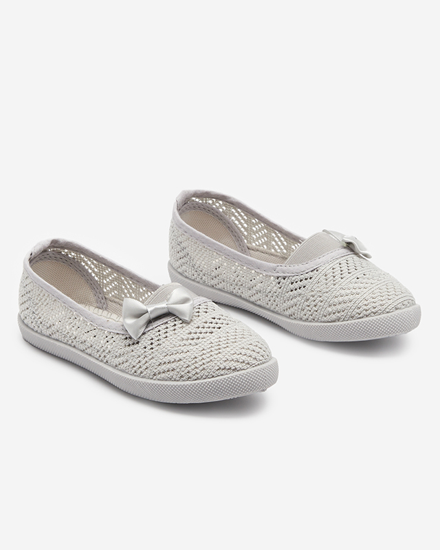 Pelēkas ažūras kedas meitenēm ar bantīti Aplo - Apavi