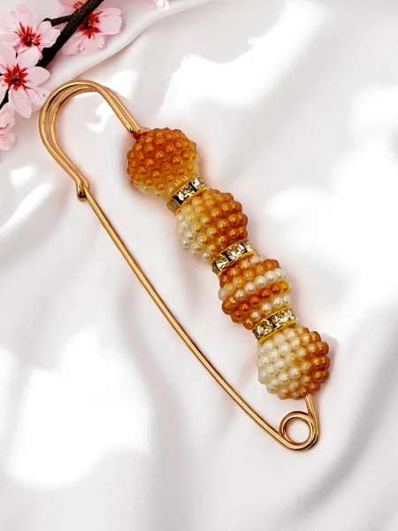 Decorative women's brooch with pearls Four Pearls