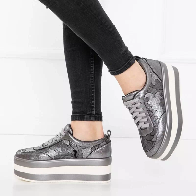 OUTLET Gray women's shoes on the Exira platform - Footwear