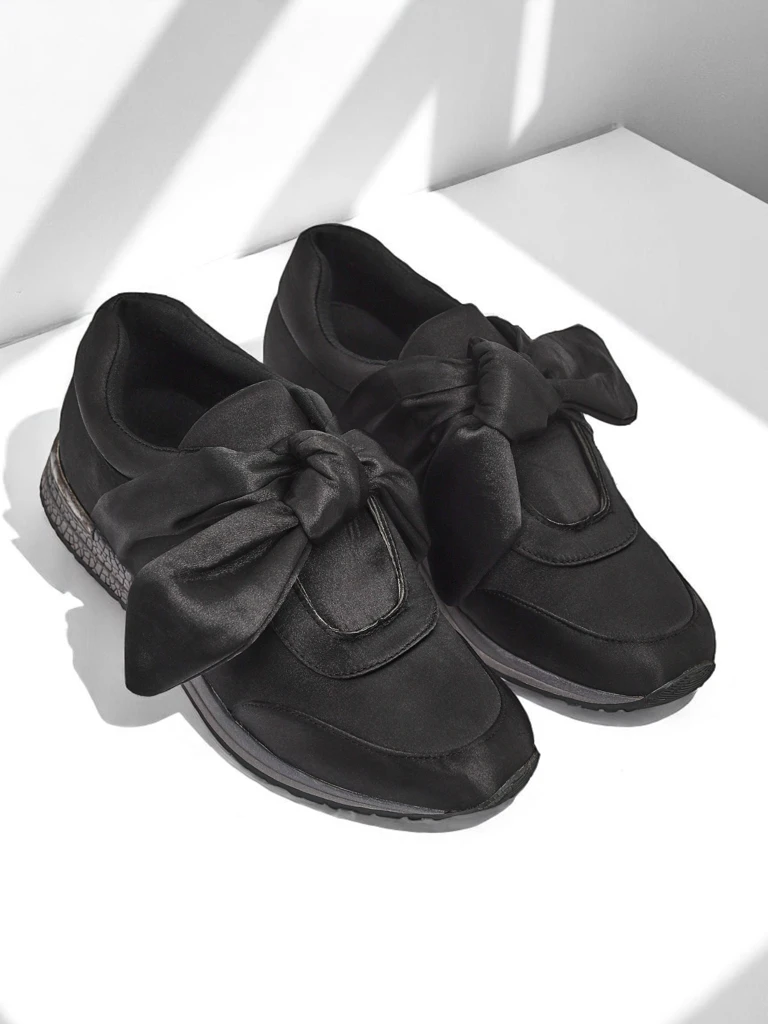 Royalfashion Sneakers për femra me fjongo Socca