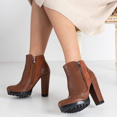 Women's ankle boots with a decorative camel zipper Santiago - Footwear