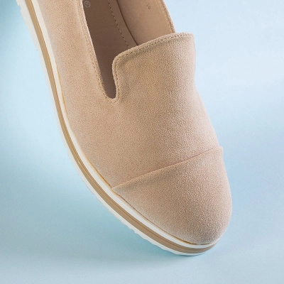 OUTLET Women's beige moccasins on a low wedge Dardariel - Shoes