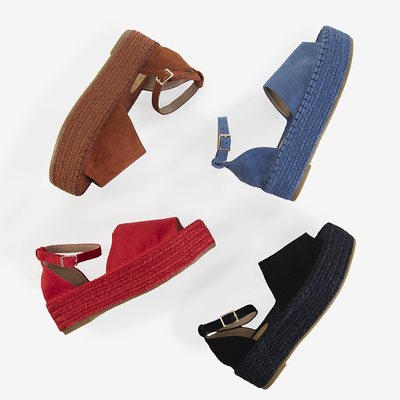 Brūnas sieviešu sandales uz Ponera platformas - Apavi