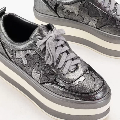 OUTLET Gray women's shoes on the Exira platform - Footwear