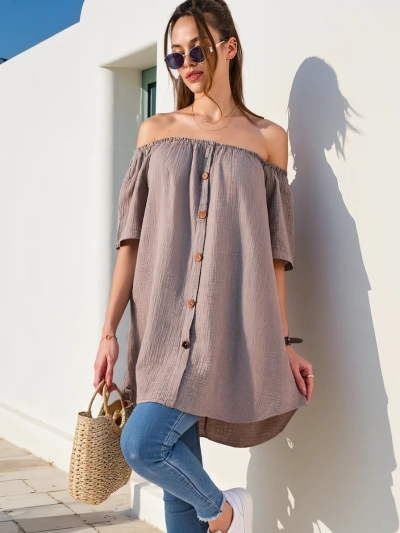 Женская блуза из хлопка Royalfashion в стиле с открытыми плечами с декоративными пуговицами