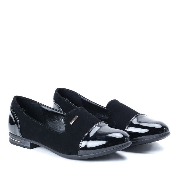 Czarne mokasyny z lakierowanym noskiem Nestoret - Obuwie