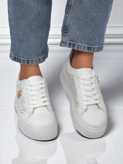 Sneakers-at e femrave Aelia Royalfashion në platformë të bardha të ajrosura ecru