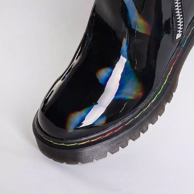 OUTLET Ladies' black lacquered boots with a zipper Odeta - Footwear