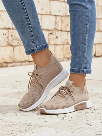 Женские кроссовки Aristea светло-коричневые на плоской подошве из ткани 3 см