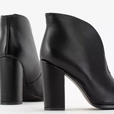 OUTLET Black women's boots on the Dekara post - Footwear