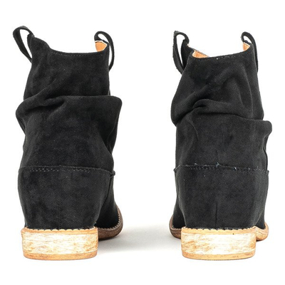 Black boots a'la cowgirls on a covered anchor Daressco - Footwear
