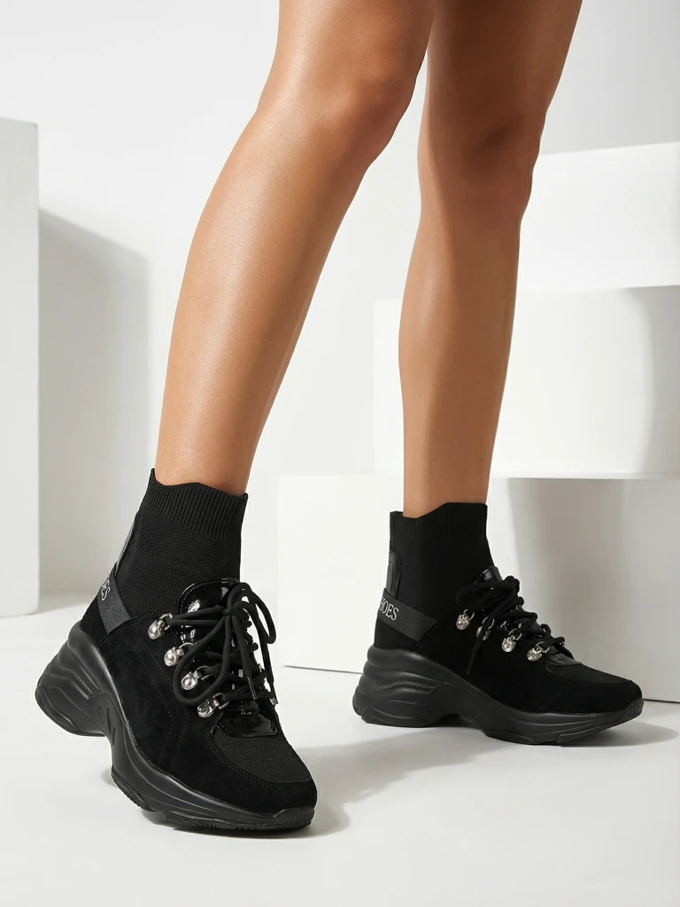 Royalfashion Women's black insulated Aleppo sneakers