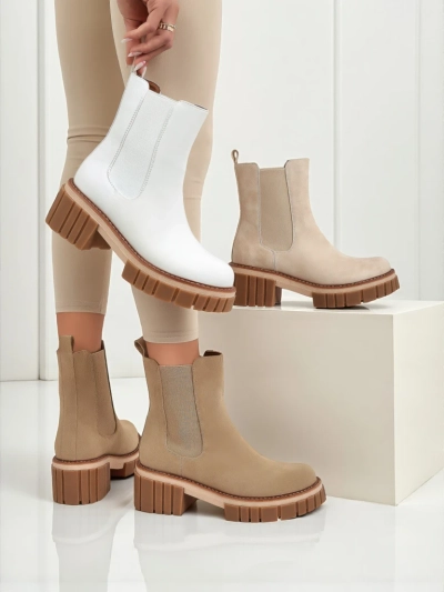 Amber Walk ankle boots with block heels made of eco-nubuck