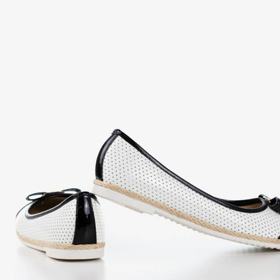 Biało-czarne baleriny z ażurową cholewką Belsta - Obuwie