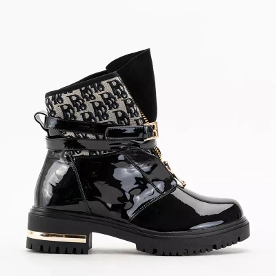 OUTLET Black women's lacquered boots Rubiska - Footwear