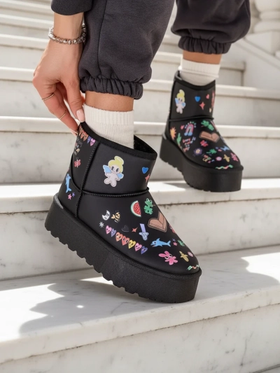 Royalfashion Short snow boot style women's boots with Hanaga stickers