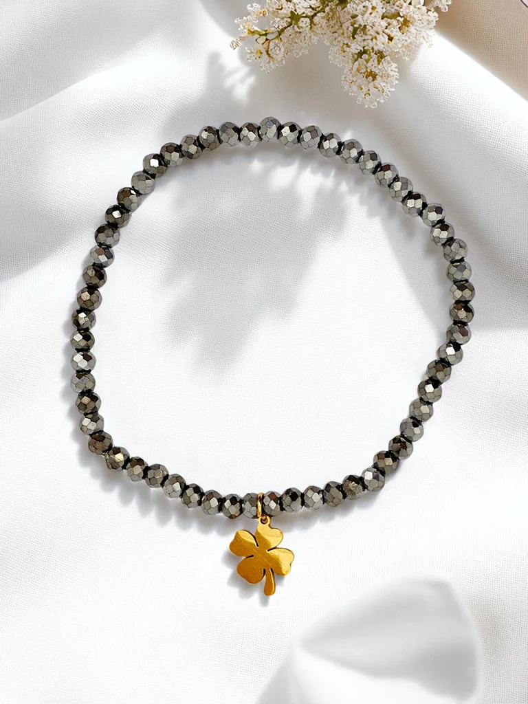 Royalfashion Women's bracelet with a clover charm