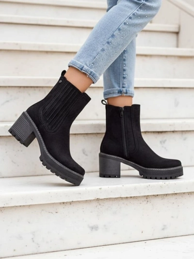 Royalfashion Eco-suede women's boots on a post by Segiag