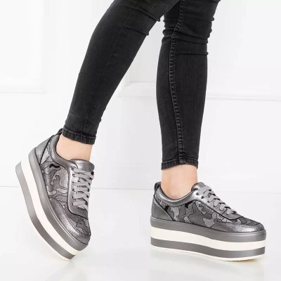 OUTLET Gray women's shoes on the Exira platform - Footwear